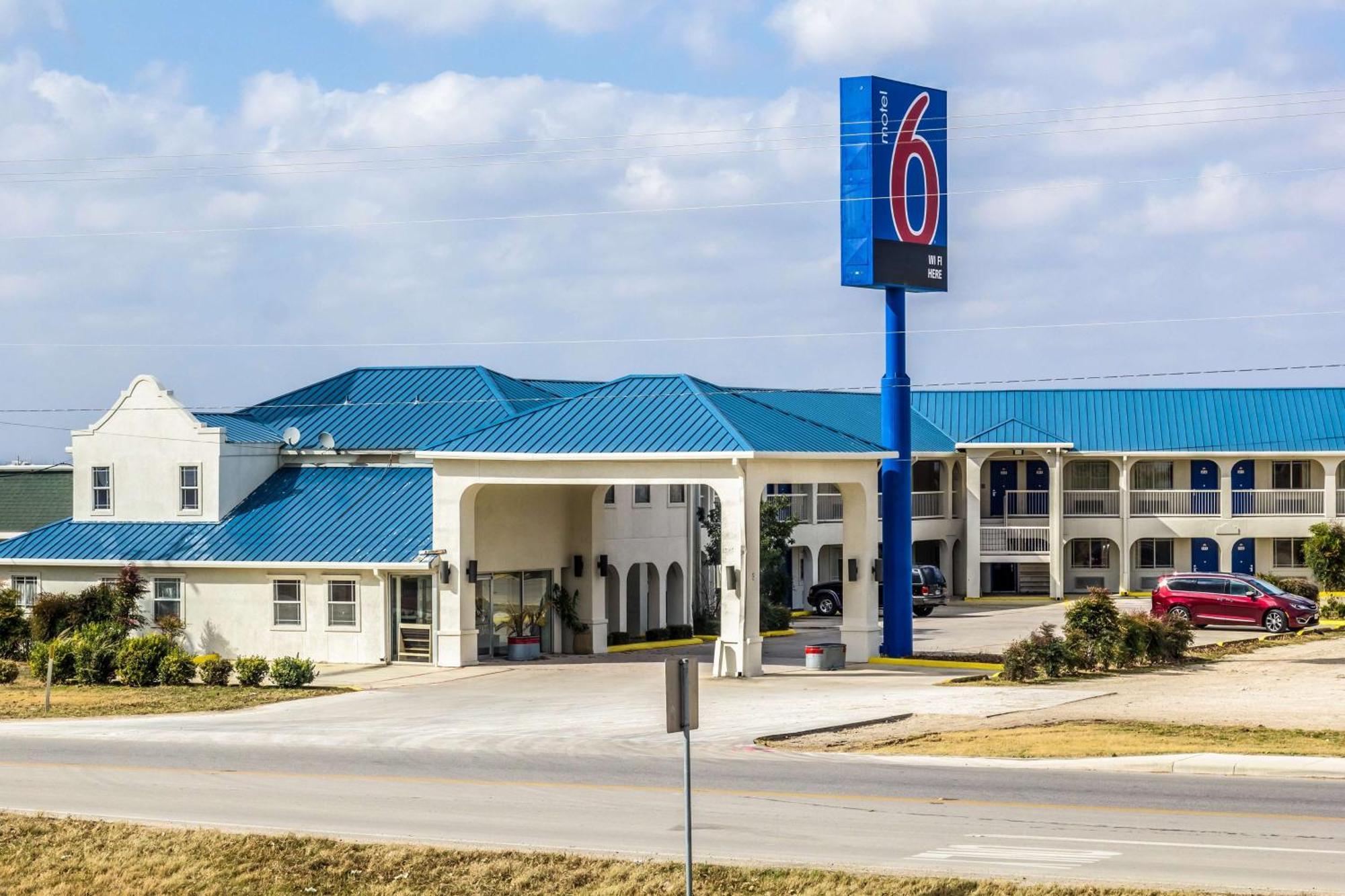 Motel 6 Seguin Tx Экстерьер фото