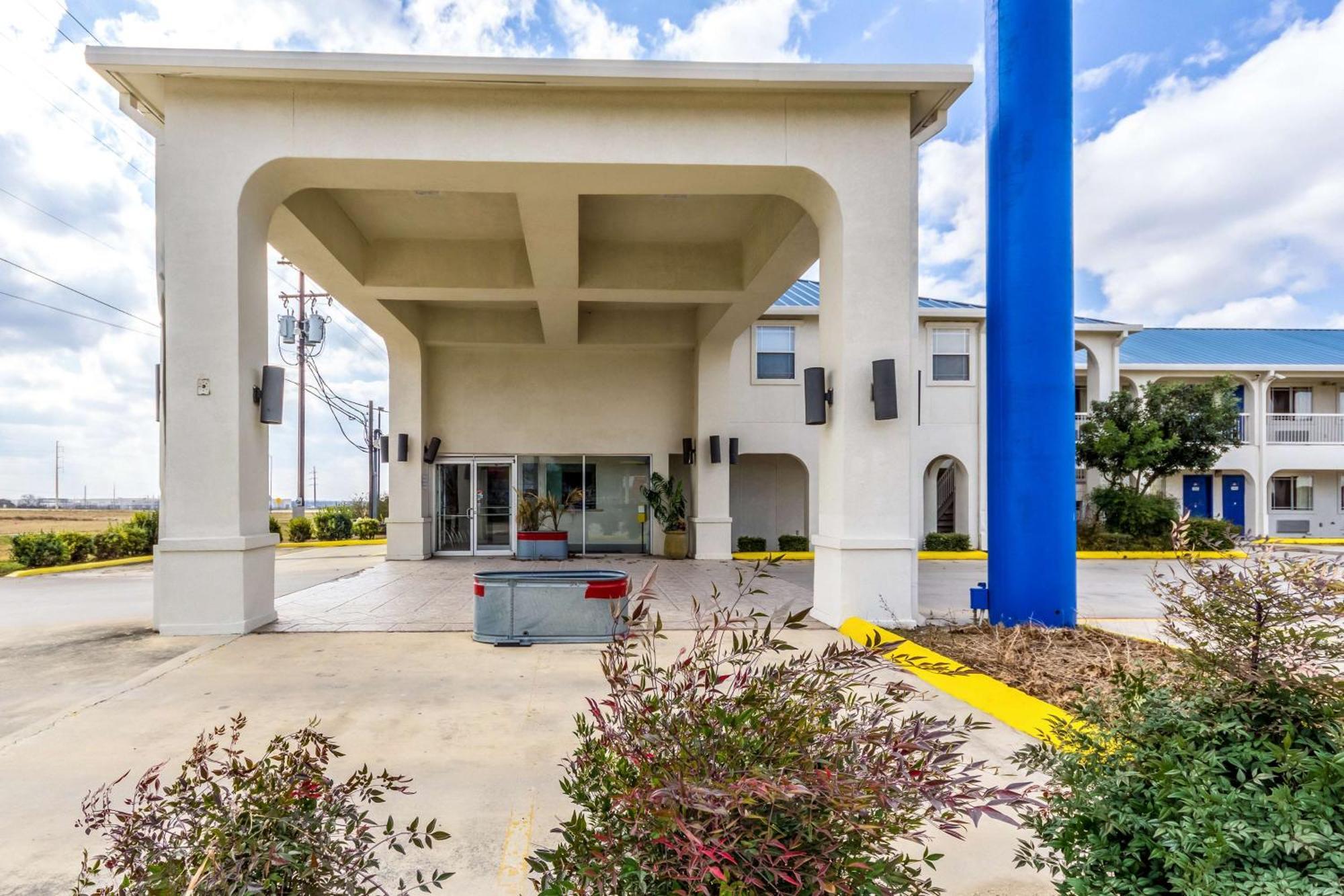 Motel 6 Seguin Tx Экстерьер фото