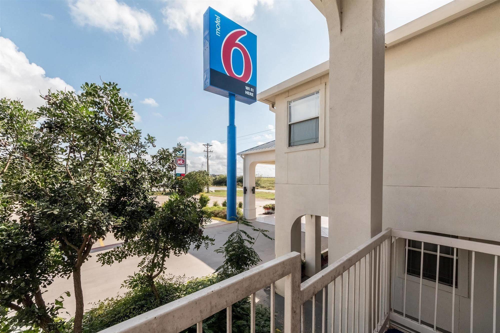 Motel 6 Seguin Tx Экстерьер фото