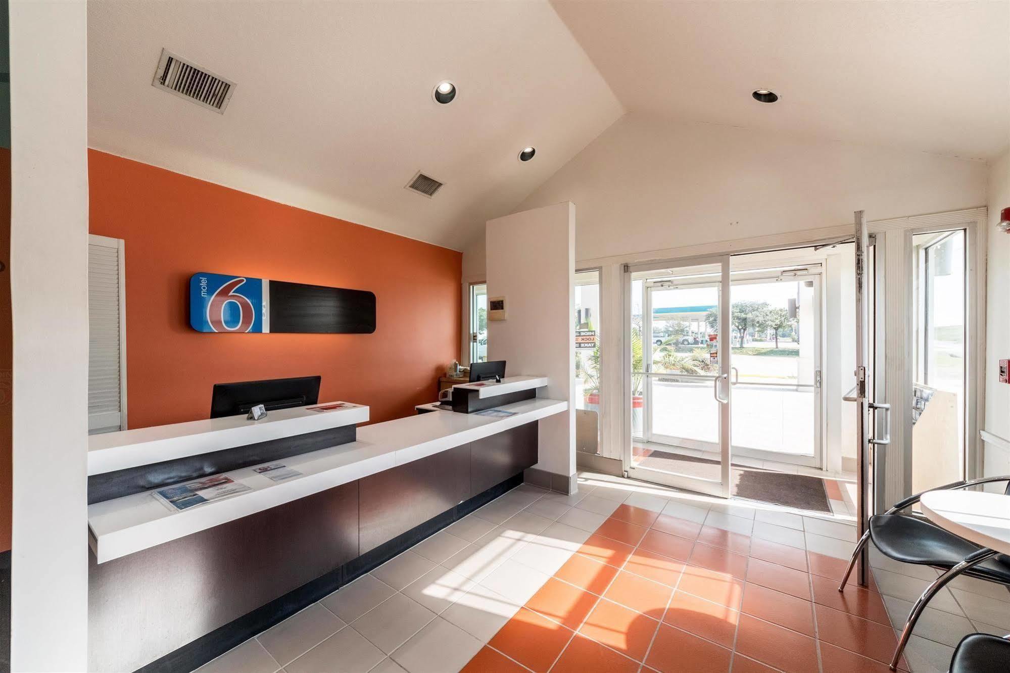 Motel 6 Seguin Tx Экстерьер фото