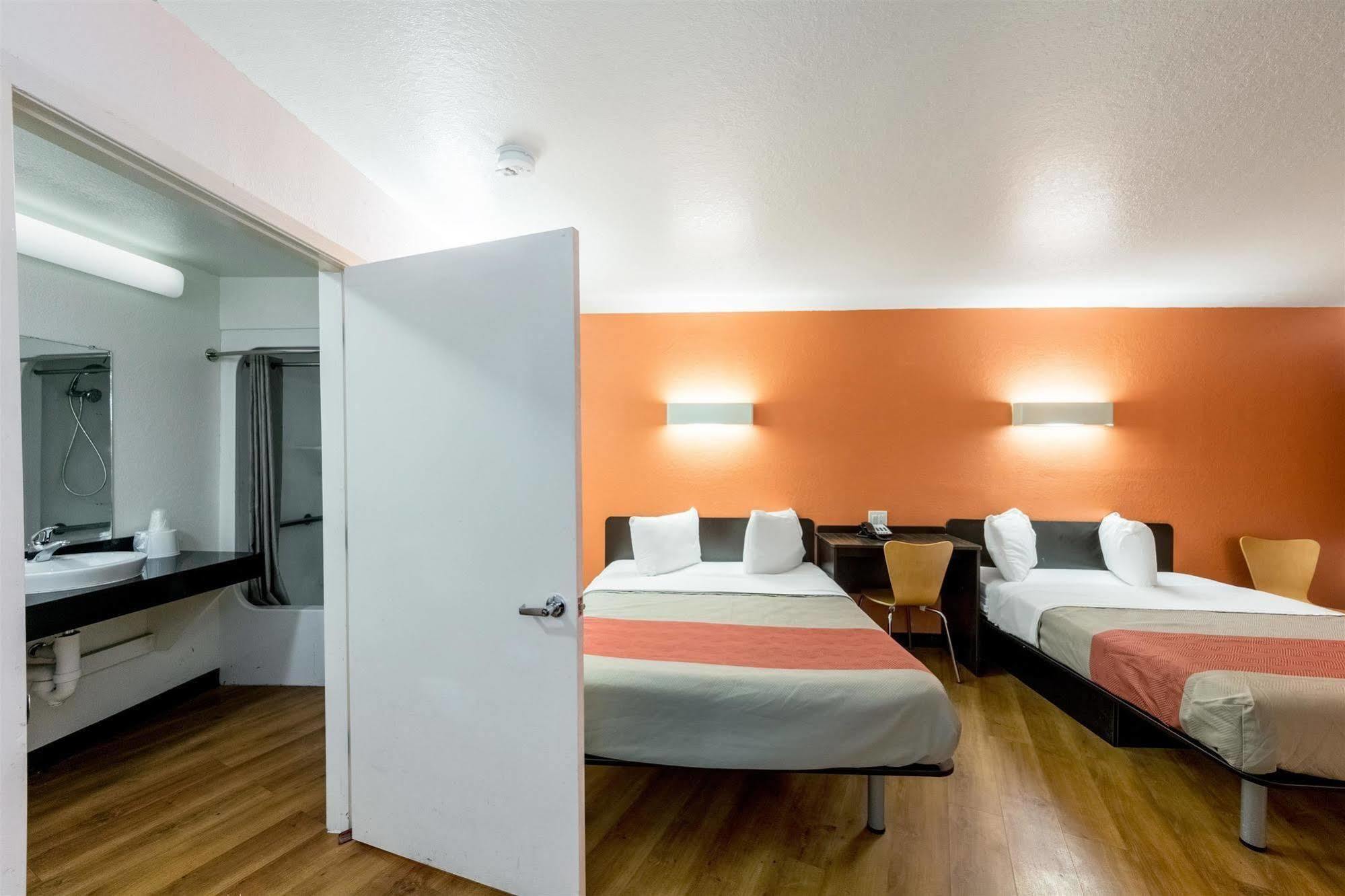 Motel 6 Seguin Tx Экстерьер фото