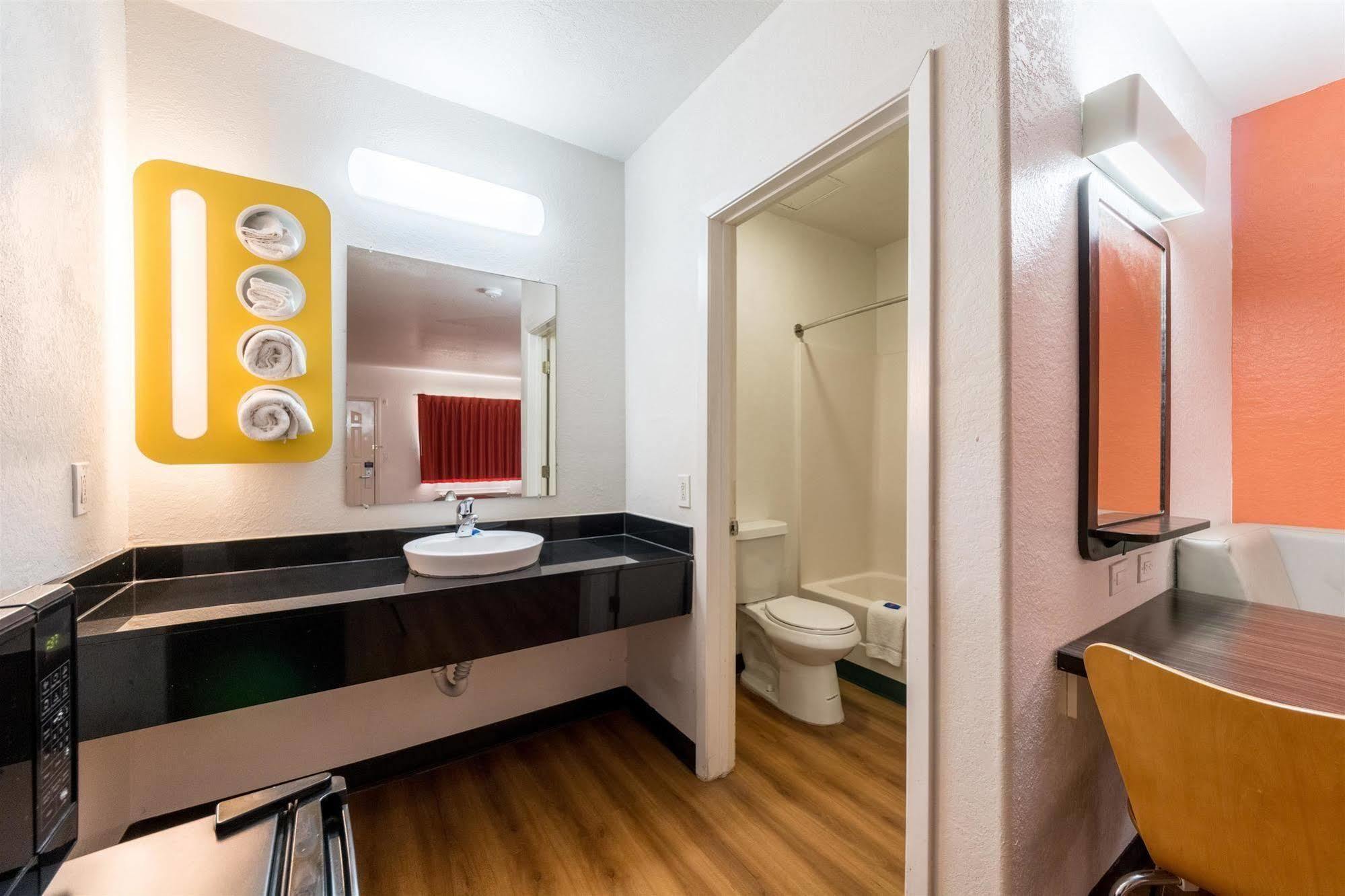 Motel 6 Seguin Tx Экстерьер фото
