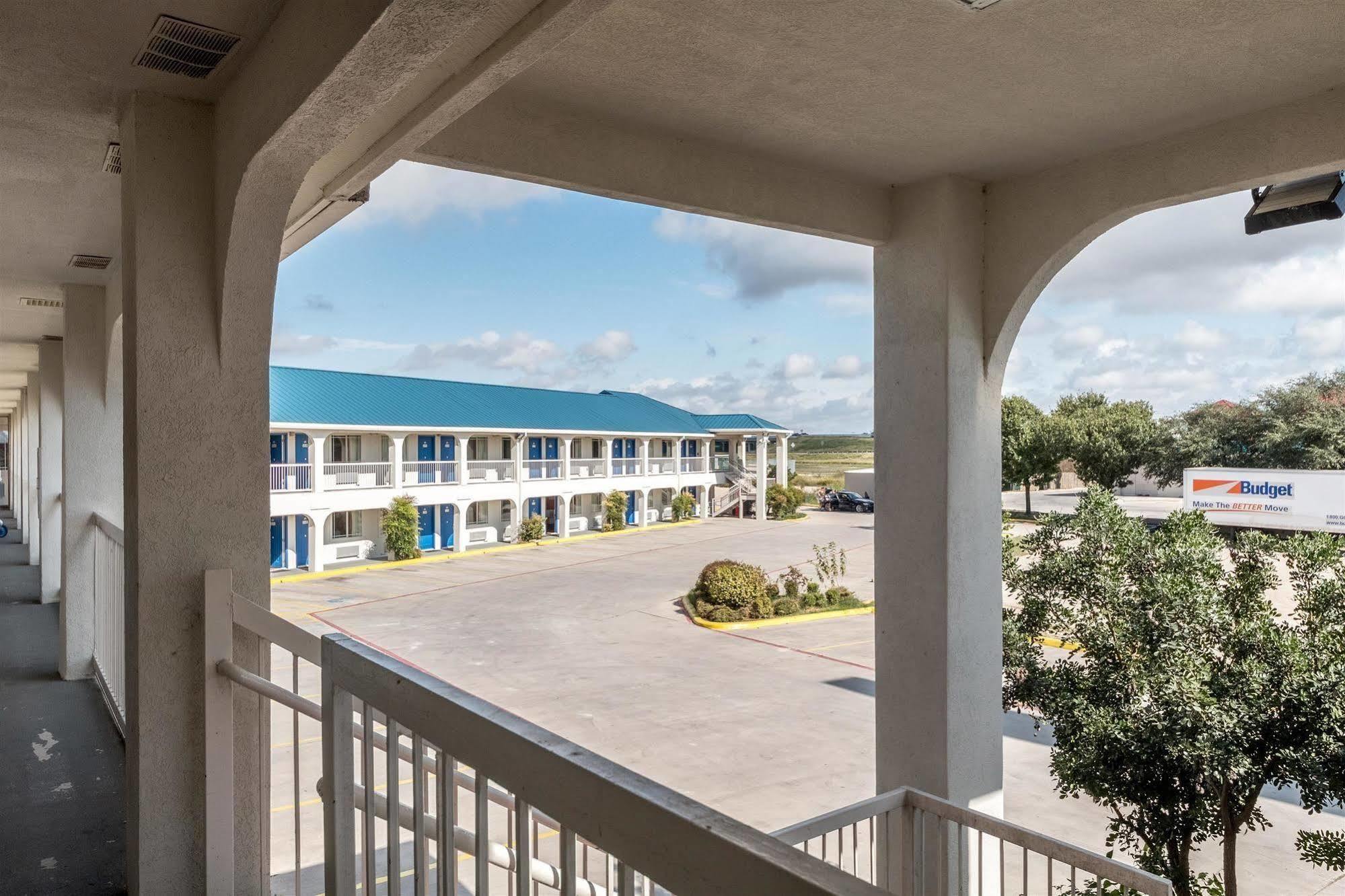 Motel 6 Seguin Tx Экстерьер фото