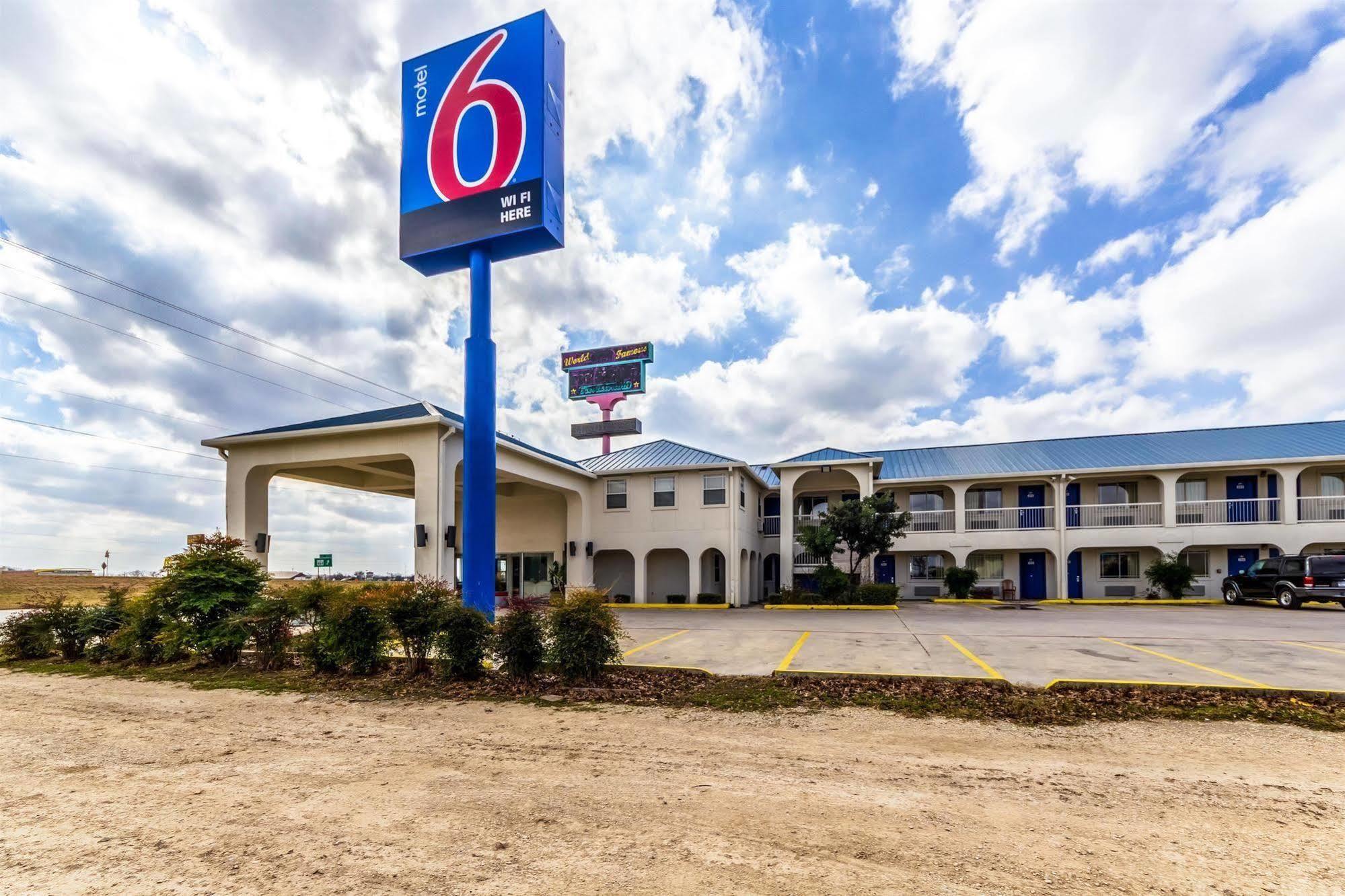 Motel 6 Seguin Tx Экстерьер фото